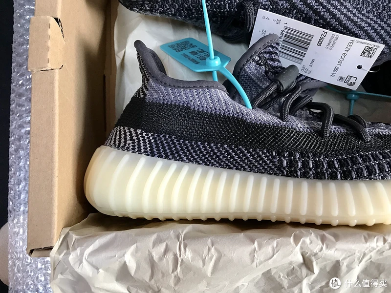 新鞋开箱——Adidas yeezy boost 350 V2 ‘carbon’黑芝麻