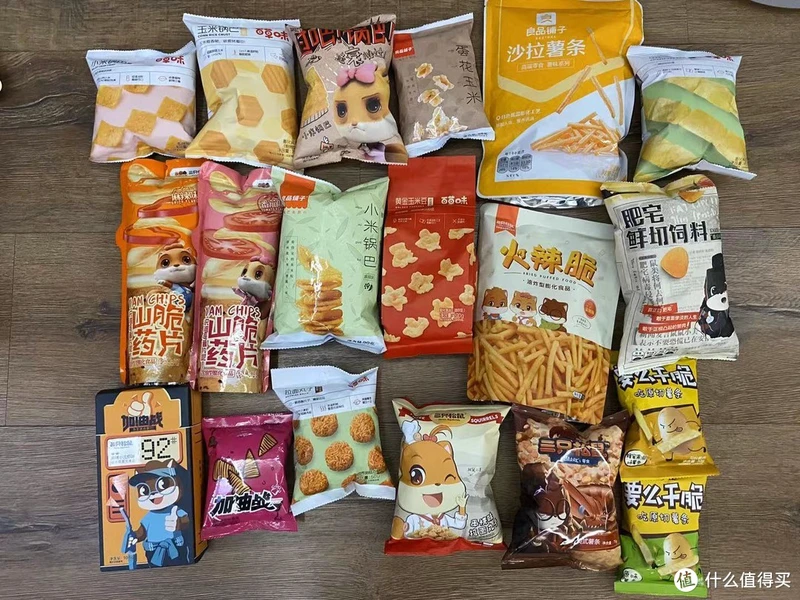 试吃三款全网销量最高“猪饲料”零食到底哪款最好吃的