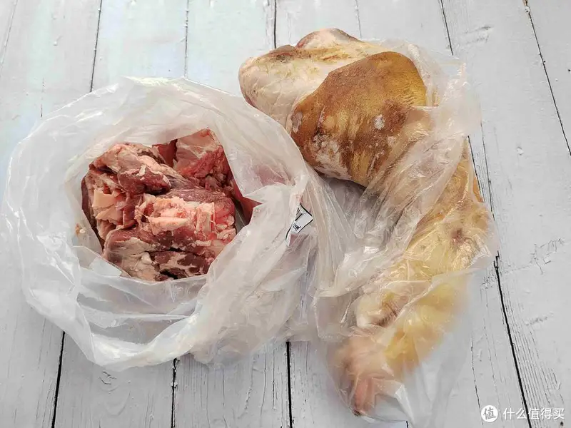 朋友圈晒婆婆送来的好东西，半个月不出门都饿不着，网友：真豪横