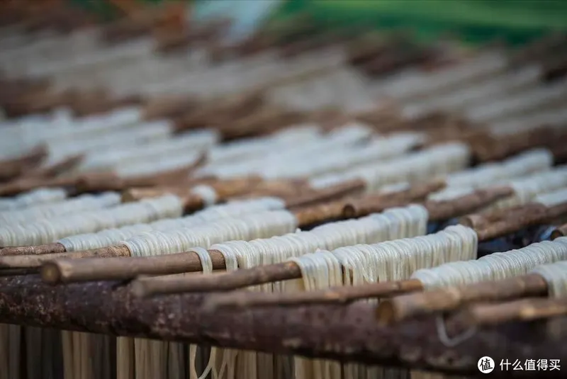 “假粉条”再遭曝光,木薯粉充当红薯粉,吃了到底有多大危害?