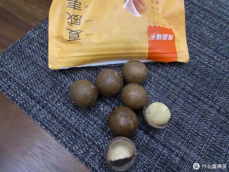 试吃三款全网销量最高“猪饲料”零食到底哪款最好吃的