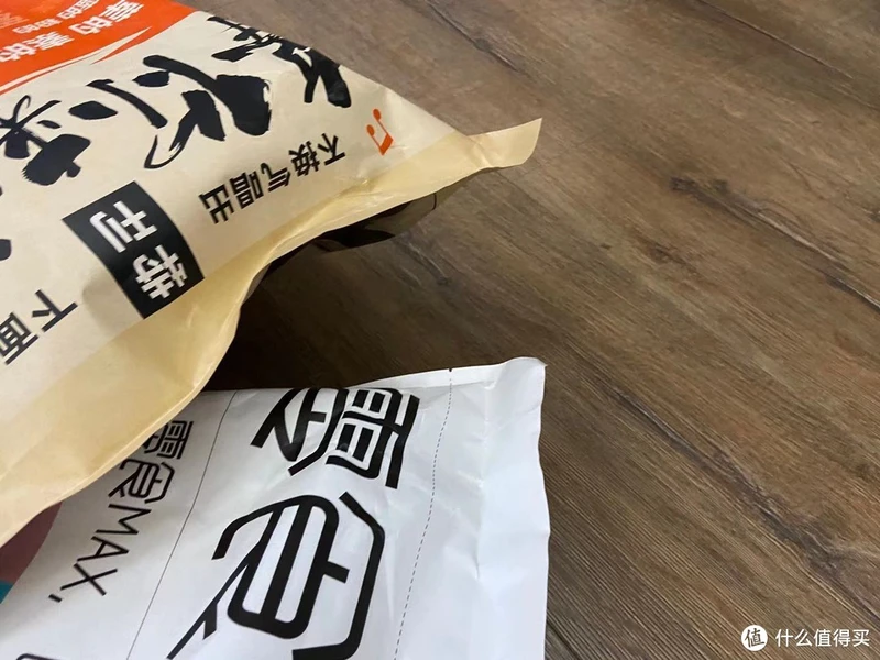 试吃三款全网销量最高“猪饲料”零食到底哪款最好吃的