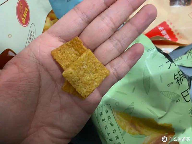 试吃三款全网销量最高“猪饲料”零食到底哪款最好吃的