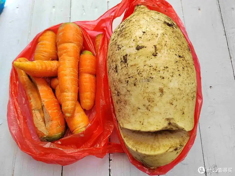 朋友圈晒婆婆送来的好东西，半个月不出门都饿不着，网友：真豪横