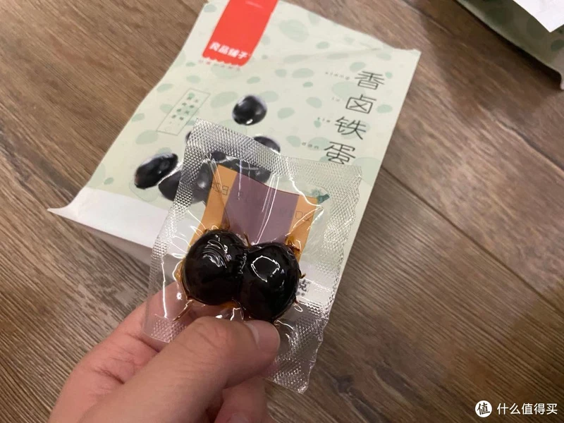 试吃三款全网销量最高“猪饲料”零食到底哪款最好吃的