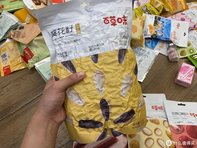 试吃三款全网销量最高“猪饲料”零食到底哪款最好吃的