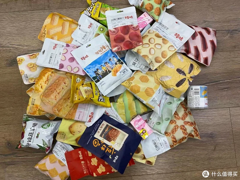 试吃三款全网销量最高“猪饲料”零食到底哪款最好吃的