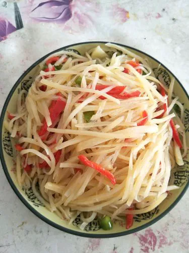 炒土豆丝为什么会变红