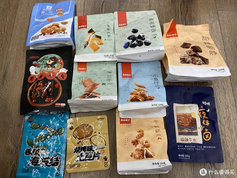 试吃三款全网销量最高“猪饲料”零食到底哪款最好吃的