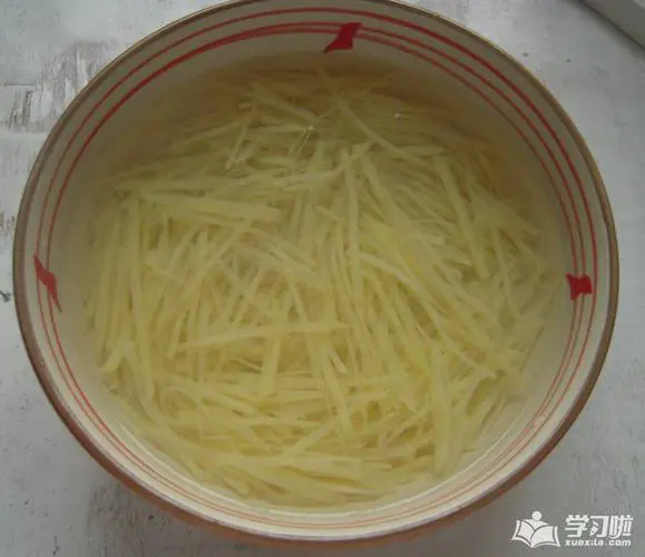 为什么土豆丝放了一会儿变色了