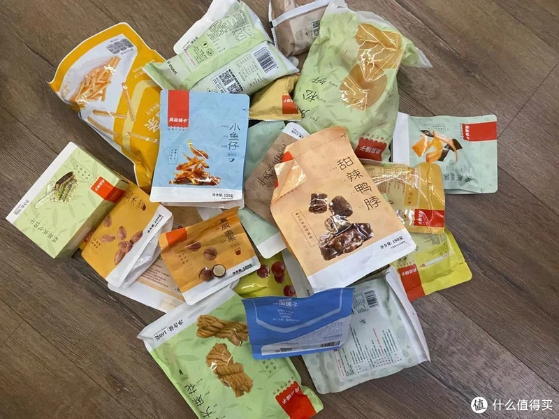 试吃三款全网销量最高“猪饲料”零食到底哪款最好吃的
