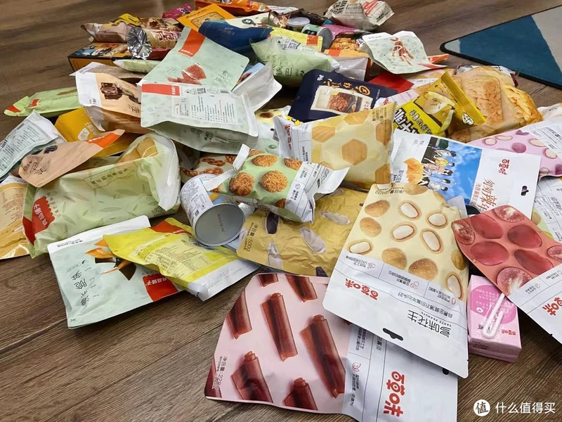 试吃三款全网销量最高“猪饲料”零食到底哪款最好吃的