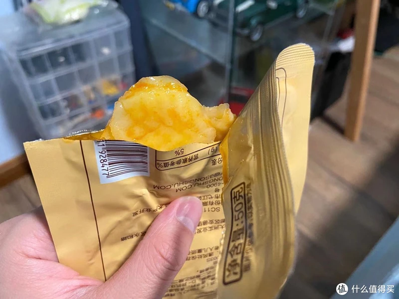 试吃三款全网销量最高“猪饲料”零食到底哪款最好吃的