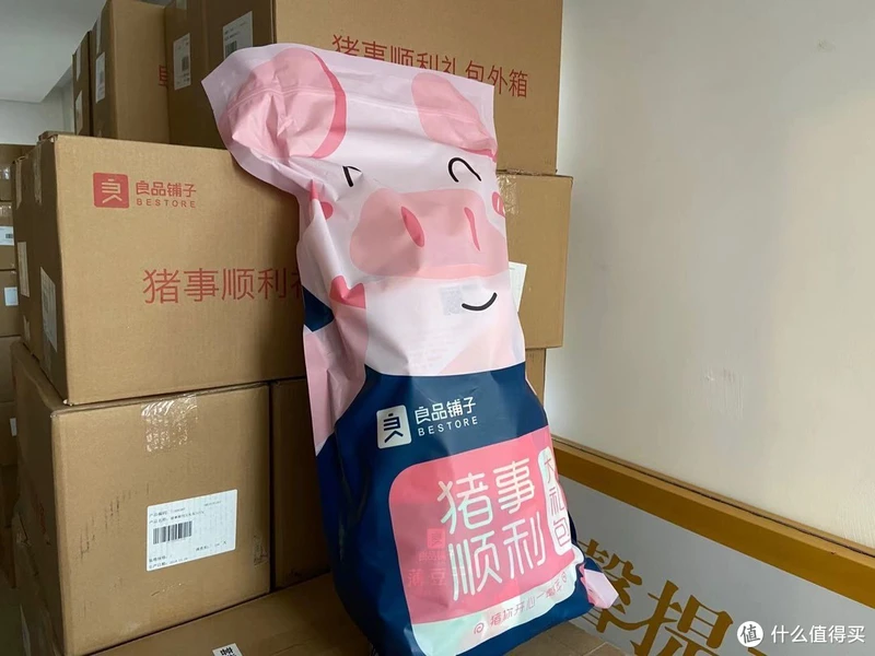 试吃三款全网销量最高“猪饲料”零食到底哪款最好吃的