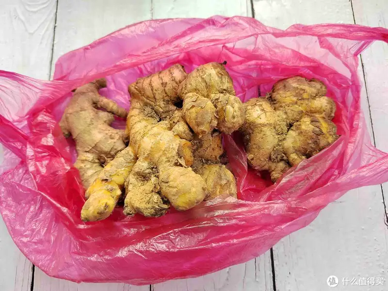 朋友圈晒婆婆送来的好东西，半个月不出门都饿不着，网友：真豪横