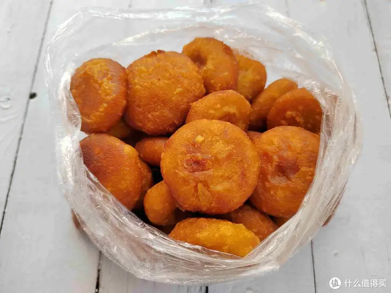 朋友圈晒婆婆送来的好东西，半个月不出门都饿不着，网友：真豪横
