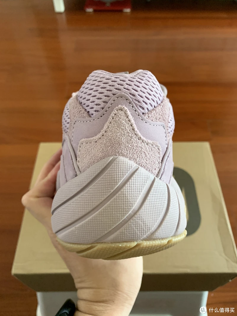 灭霸紫薯色的 Yeezy 500 ， 亲身示范来告诉你是否好搭