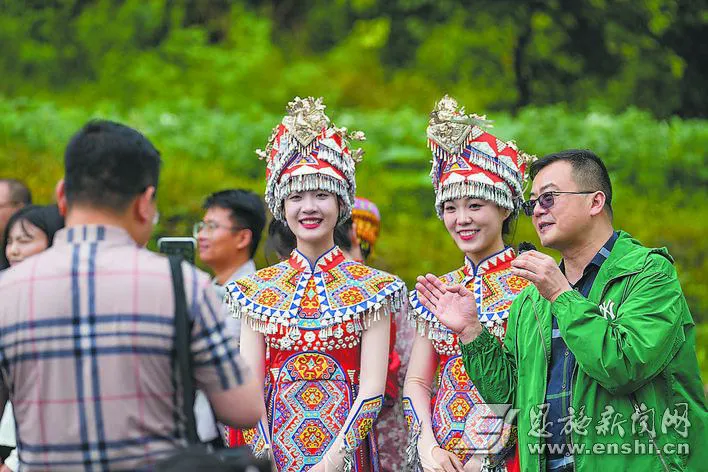 <p>网红达人助农直播。</p>