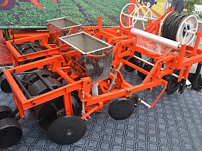 东泰2MB-2/4型花生铺膜播种机
