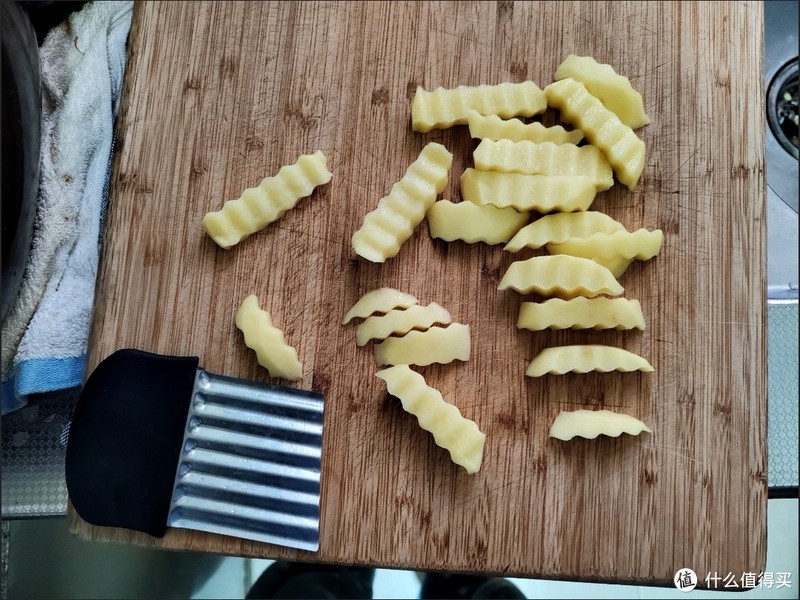 波浪形土豆条刀,快速切割,轻松制作波浪土豆条!