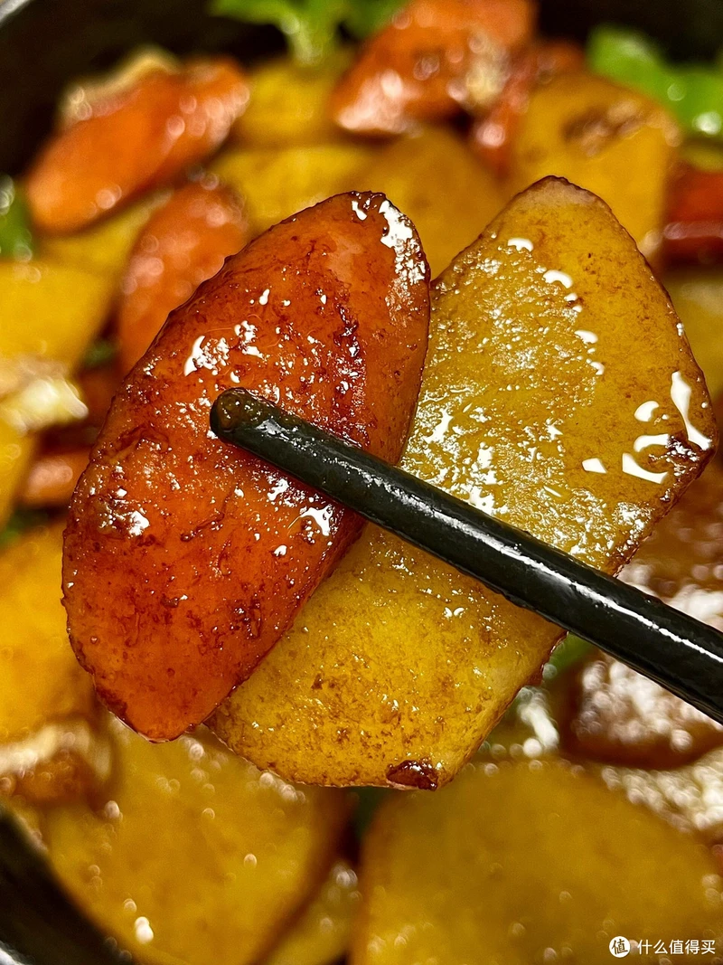 土豆青椒炒火腿肠一出锅就给我香迷糊了!