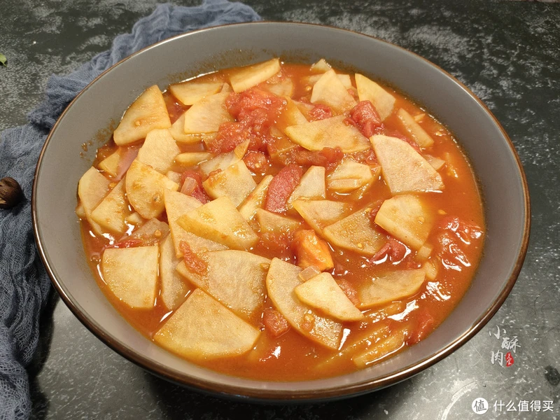 土豆和西红柿一起炒，原来这么好吃，米饭煮少了不够吃，太下饭了