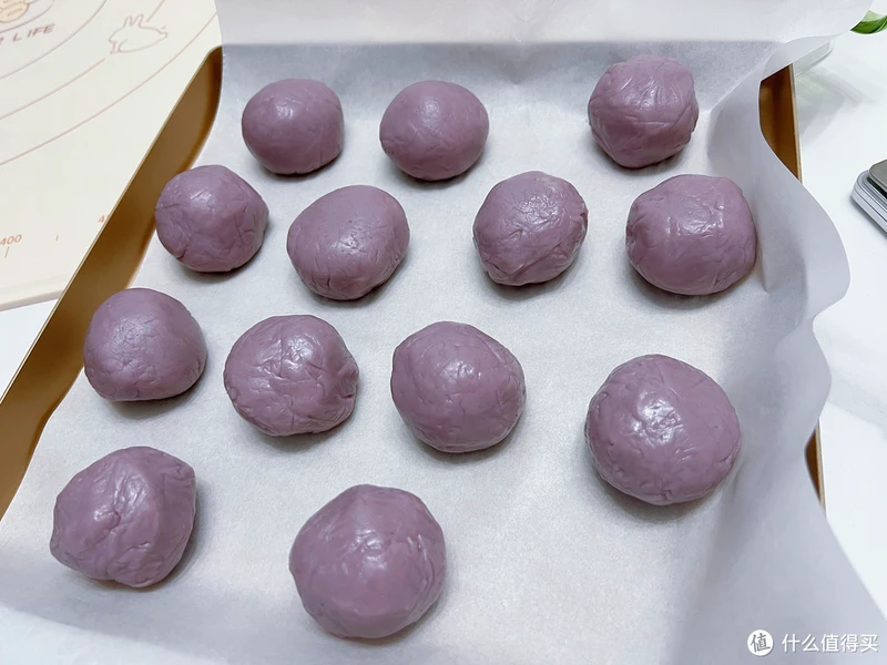 不用烤箱就能做的甜品——芋泥奶酪球