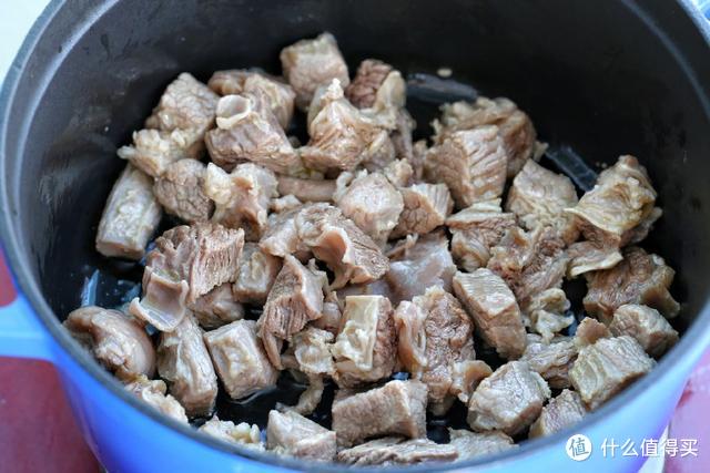 牛肉烧土豆，端上桌老公孩子抢着吃，一锅米饭都不够