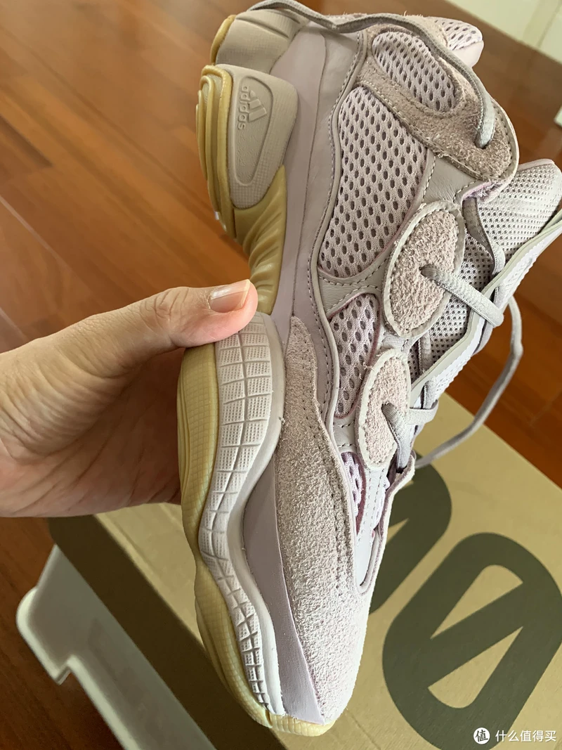 灭霸紫薯色的 Yeezy 500 ， 亲身示范来告诉你是否好搭