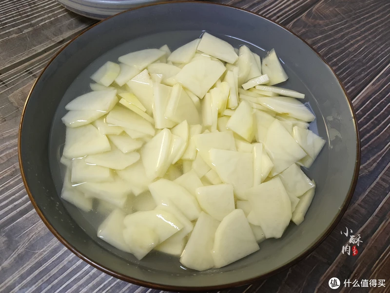 土豆和西红柿一起炒，原来这么好吃，米饭煮少了不够吃，太下饭了