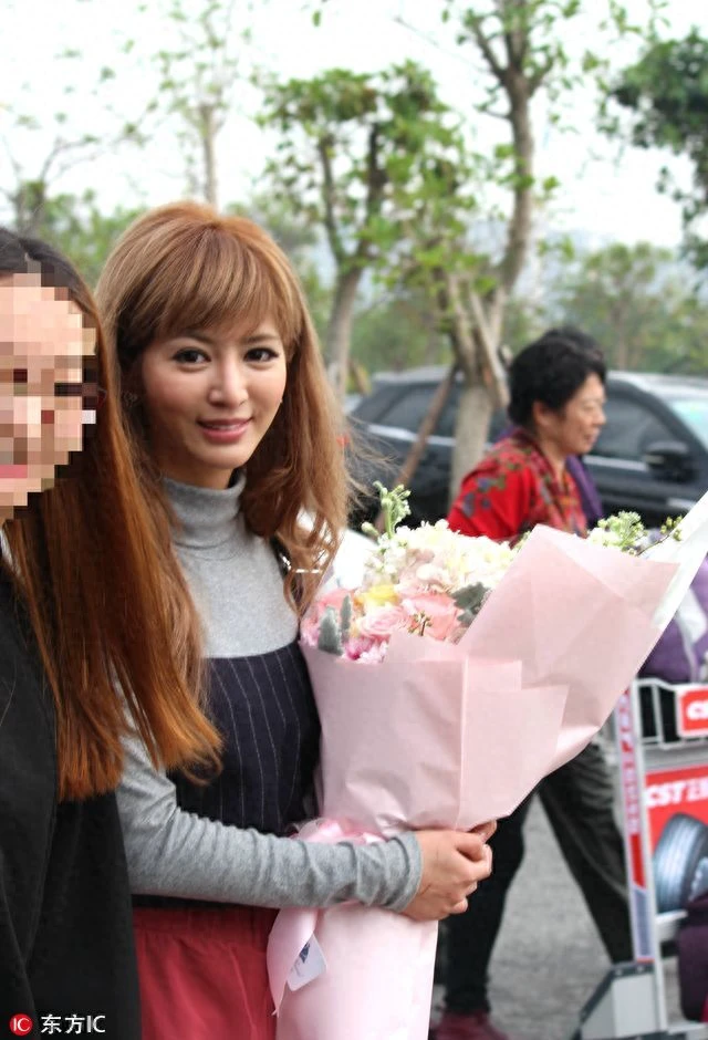小众艺术片花旦麻生希来捞金 宅男粉丝不离不弃就爱女神