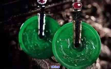 翡翠里的棉打灯透不透：光线、水性全揭秘