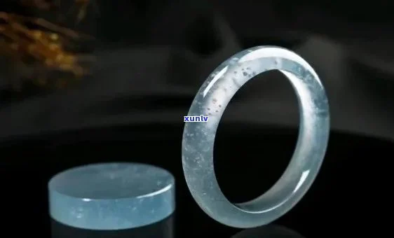 糯冰种雪花棉翡翠价格及选购攻略：如何分辨真假、保养 *** 和收藏价值分析