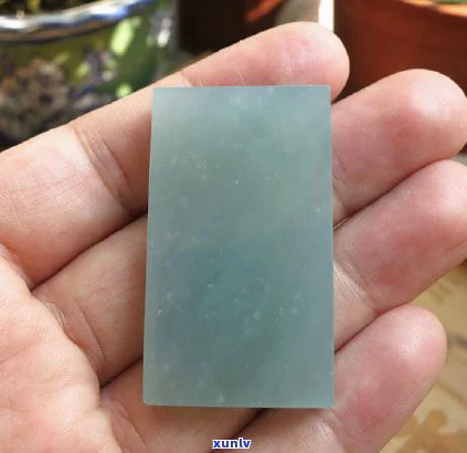 糯冰种雪花棉翡翠价格及选购攻略：如何分辨真假、保养 *** 和收藏价值分析