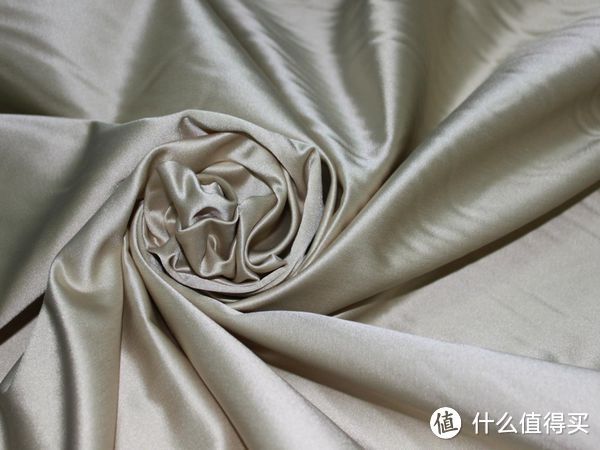值无不言100期：爱自己爱睡你，纯棉四件套防坑选购攻略，100块的和1000块的差距在哪里？