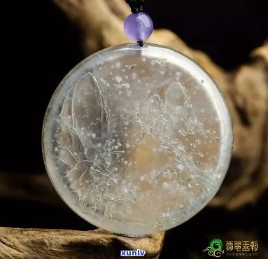 糯种雪花棉翡翠：冰清玉洁的翡翠之美，探寻高品质翡翠选购攻略