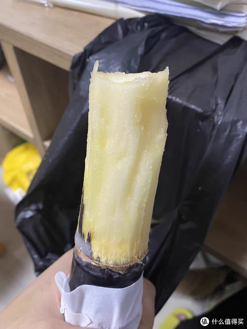 这款甘蔗好吃，汁水很多