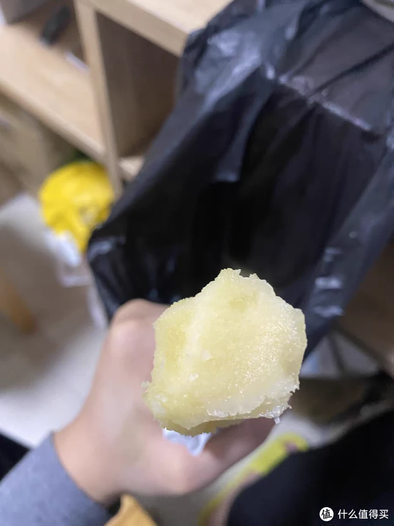 这款甘蔗好吃，汁水很多