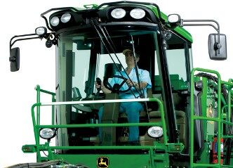 约翰迪尔(John Deere)CH330新型甘蔗收割机安静舒适，视野清晰的驾驶室