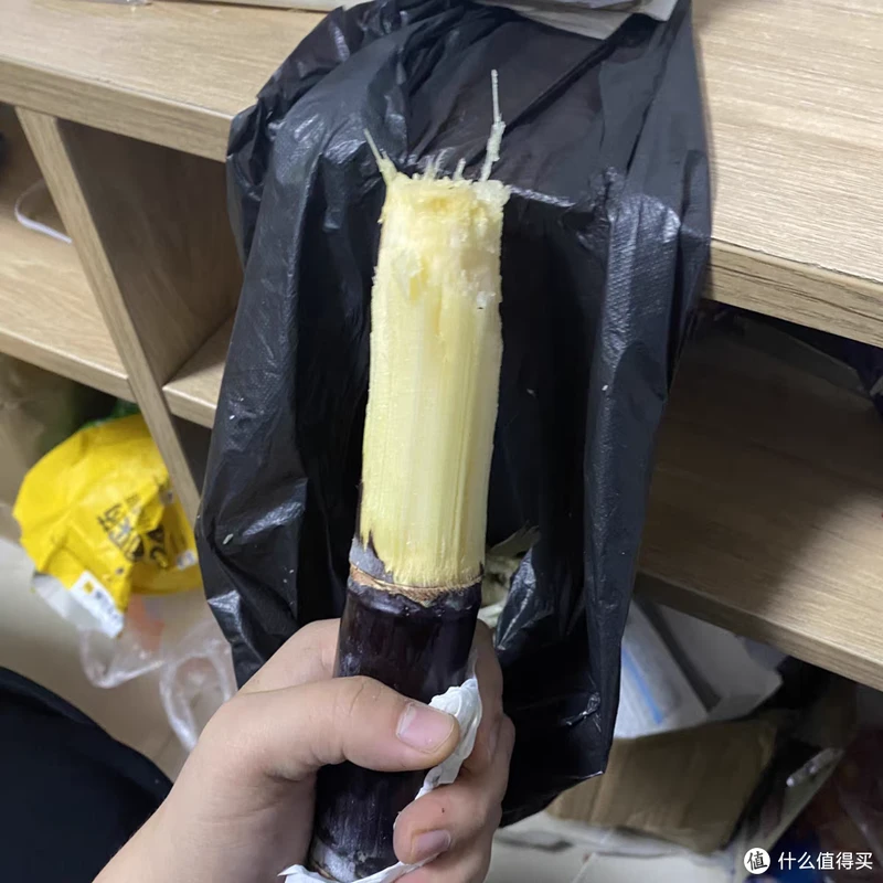 这款甘蔗好吃，汁水很多