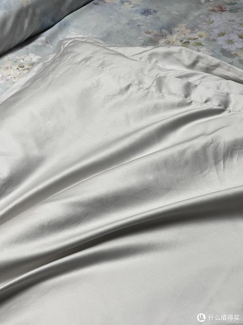 埃及长绒棉四件套：柔软的触感，温馨的睡眠