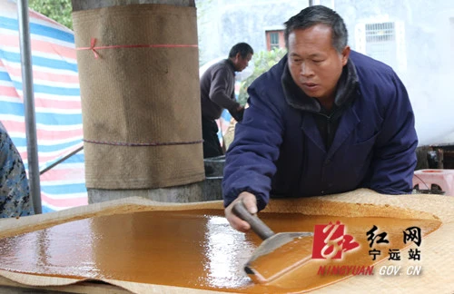 【稳就业 强基础 富家乡】宁远：古法红糖熬出致富新路子3_副本500.jpg