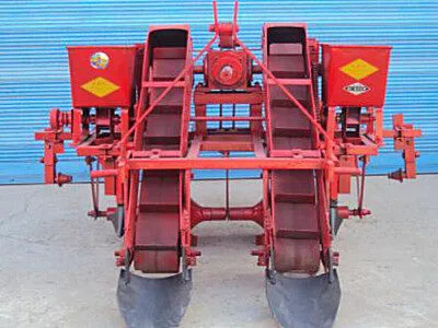 定西三牛1MLQS-400/700型牵引自动上土式全膜双垄沟施肥铺膜机