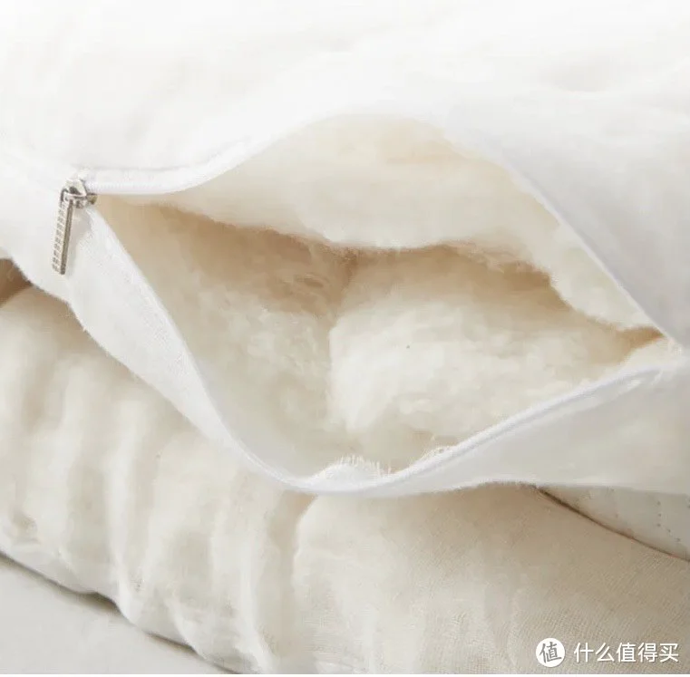 睡个好觉:枕头的高度与填充物的选择