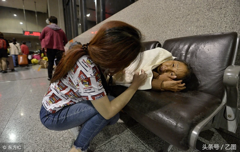6旬母亲乘坐70小时车,赴新疆摘棉花救女,干两个月仅能买一盒药