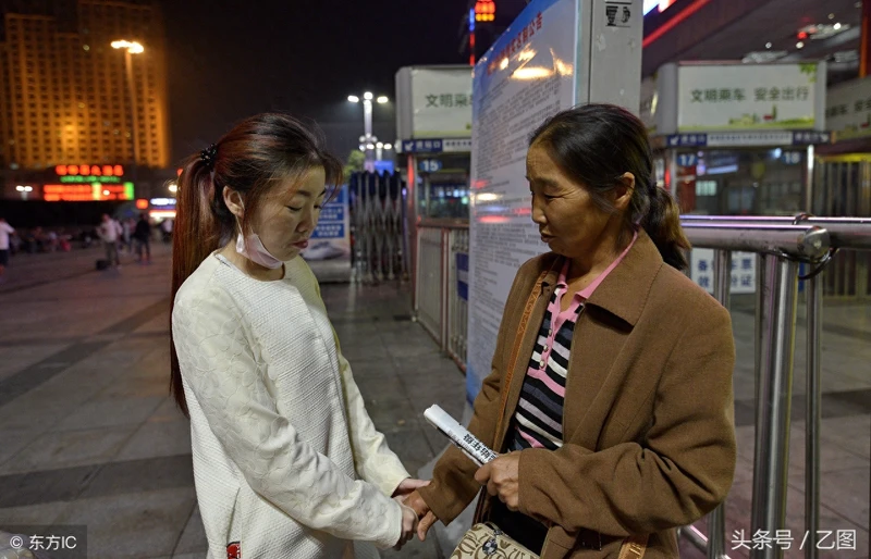 6旬母亲乘坐70小时车,赴新疆摘棉花救女,干两个月仅能买一盒药