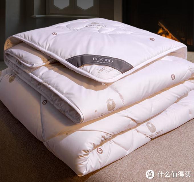 蚕丝被、羽绒被、棉花被、羊毛被，有什么区别？哪个更舒适保暖？