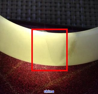 翡翠棉根和棉线的区别与图片解析：深入了解翡翠中的两种常见瑕疵