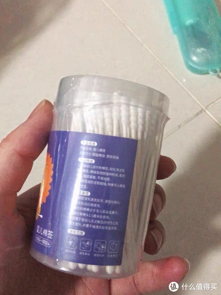 婴儿专用棉签是一种非常实用的婴儿护理用品