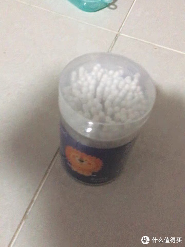 婴儿专用棉签是一种非常实用的婴儿护理用品